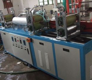 China Durch Hitze schrumpfbare flache Schlagmaschine Schlauch PVCs (elektrische Heizung des Fasses) (Koextrusion zwei färben Verpackungsmaschine) usine
